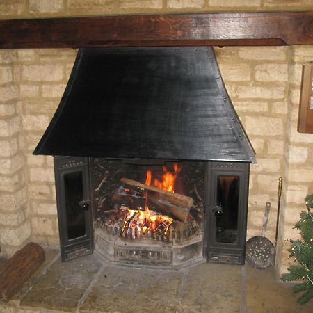 The Chequers Inn Cassington 外观 照片
