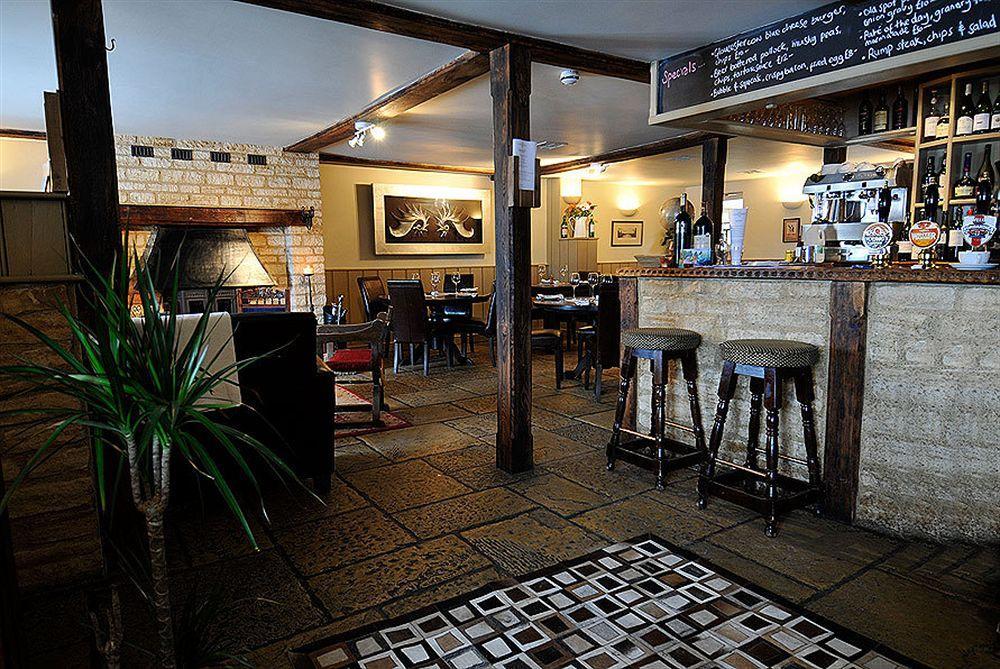 The Chequers Inn Cassington 外观 照片