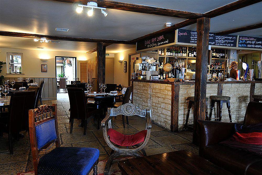The Chequers Inn Cassington 外观 照片