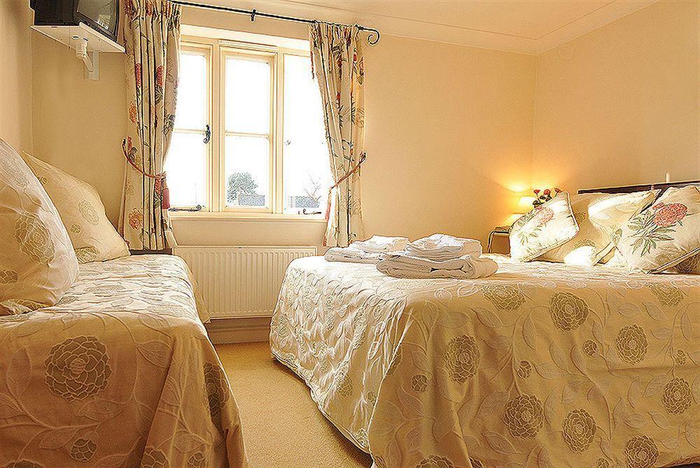 The Chequers Inn Cassington 外观 照片