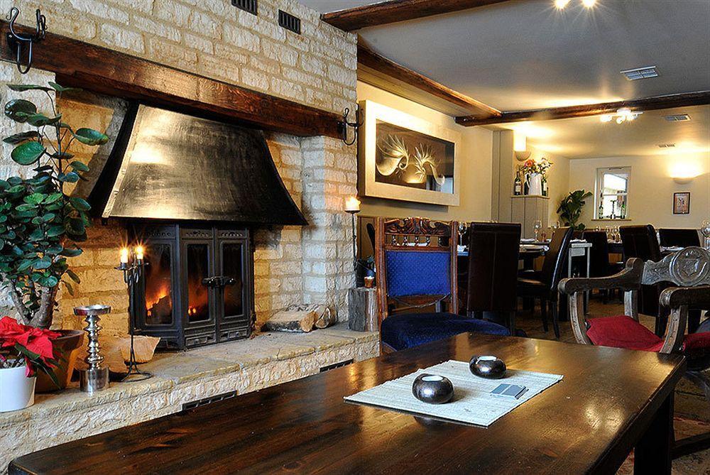 The Chequers Inn Cassington 外观 照片