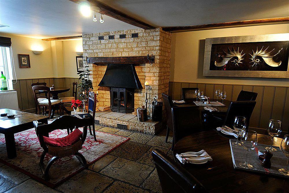 The Chequers Inn Cassington 外观 照片