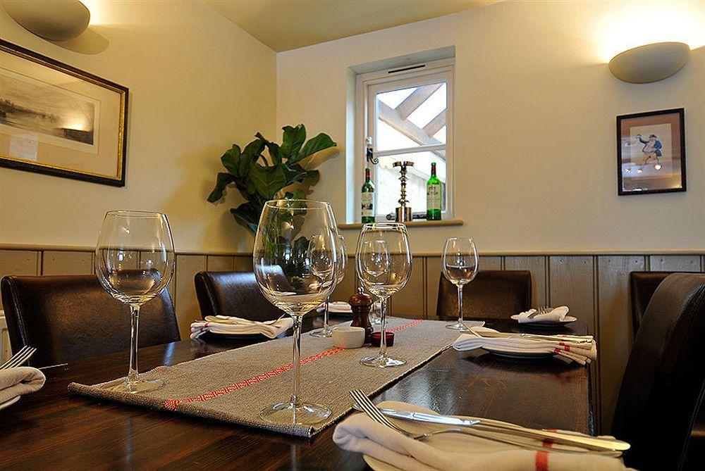 The Chequers Inn Cassington 外观 照片