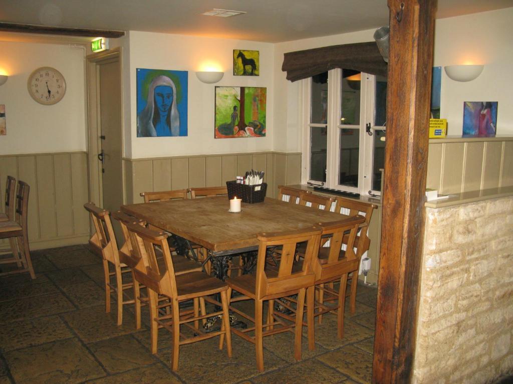 The Chequers Inn Cassington 外观 照片