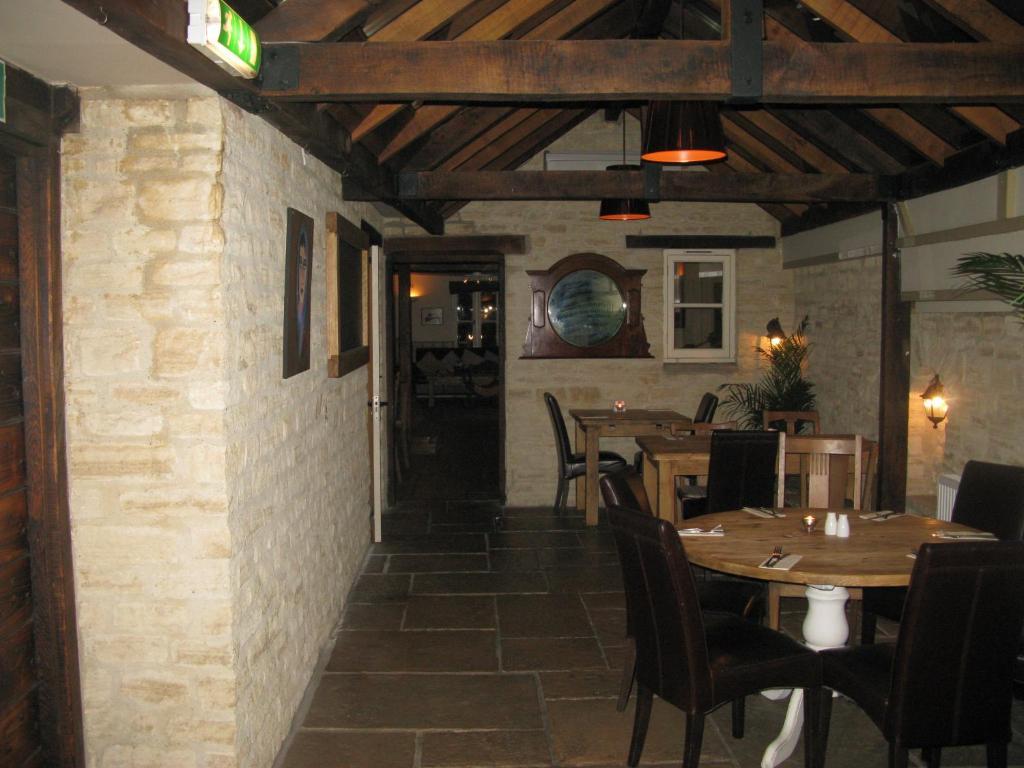 The Chequers Inn Cassington 外观 照片